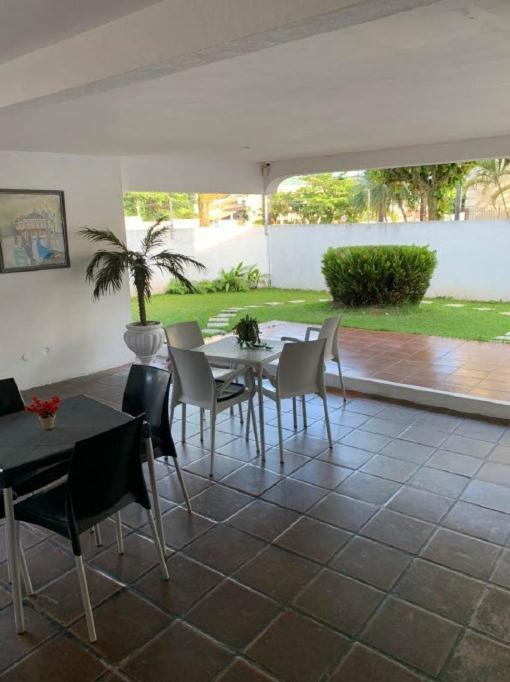 Apartamento 2 Quartos A 5 Minutos A Pe Da Praia Da Enseada Гуаружа Екстериор снимка