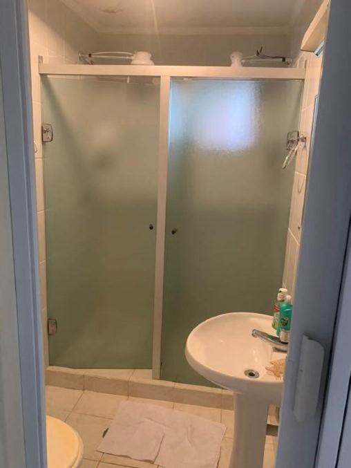 Apartamento 2 Quartos A 5 Minutos A Pe Da Praia Da Enseada Гуаружа Екстериор снимка